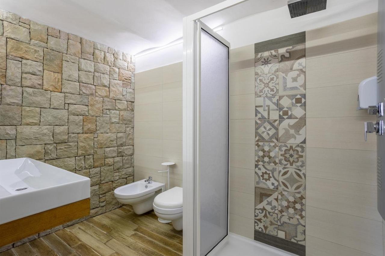 Deluxe Double Room Bath