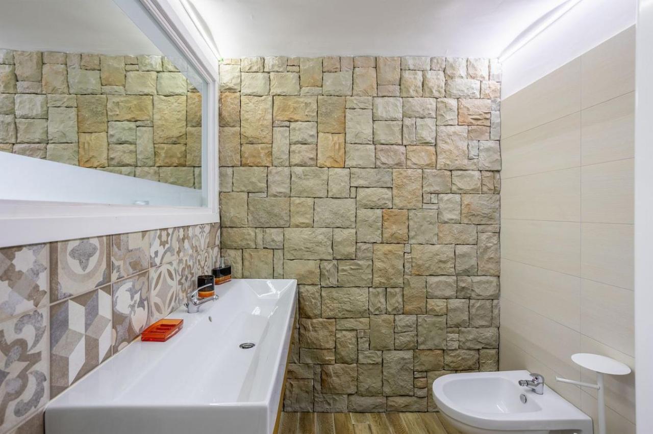 Deluxe Double Room Bath