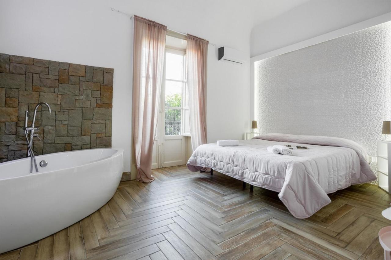 Deluxe Double Room Bath