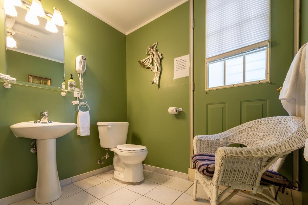Deluxe Queen and Twin Room