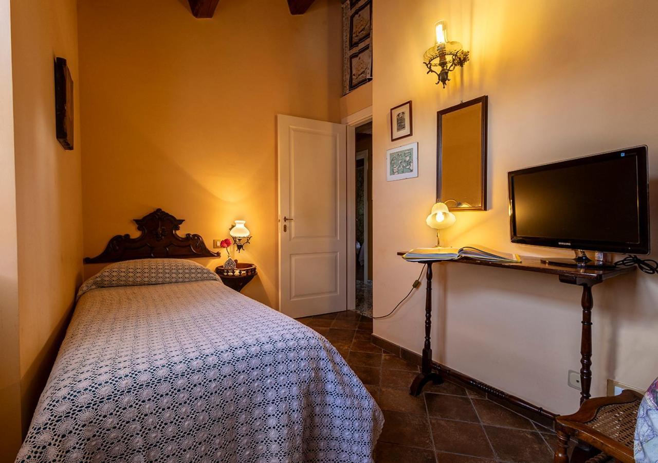 Single Room Private External Bathroom