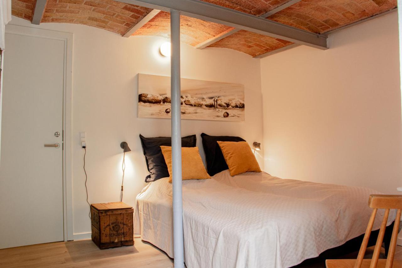 Double Room,1454143876:JPEG