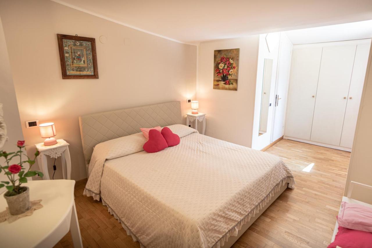 Deluxe Room,1556118031:JPEG