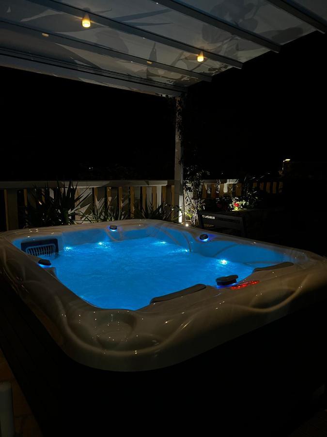 Studio with Spa Bath