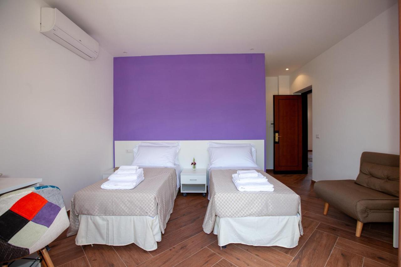 Camera Matrimoniale/Doppia con Letti Singoli con Letto Supplementare