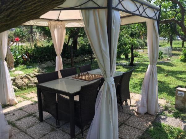 Camera Familiare con Vista Giardino