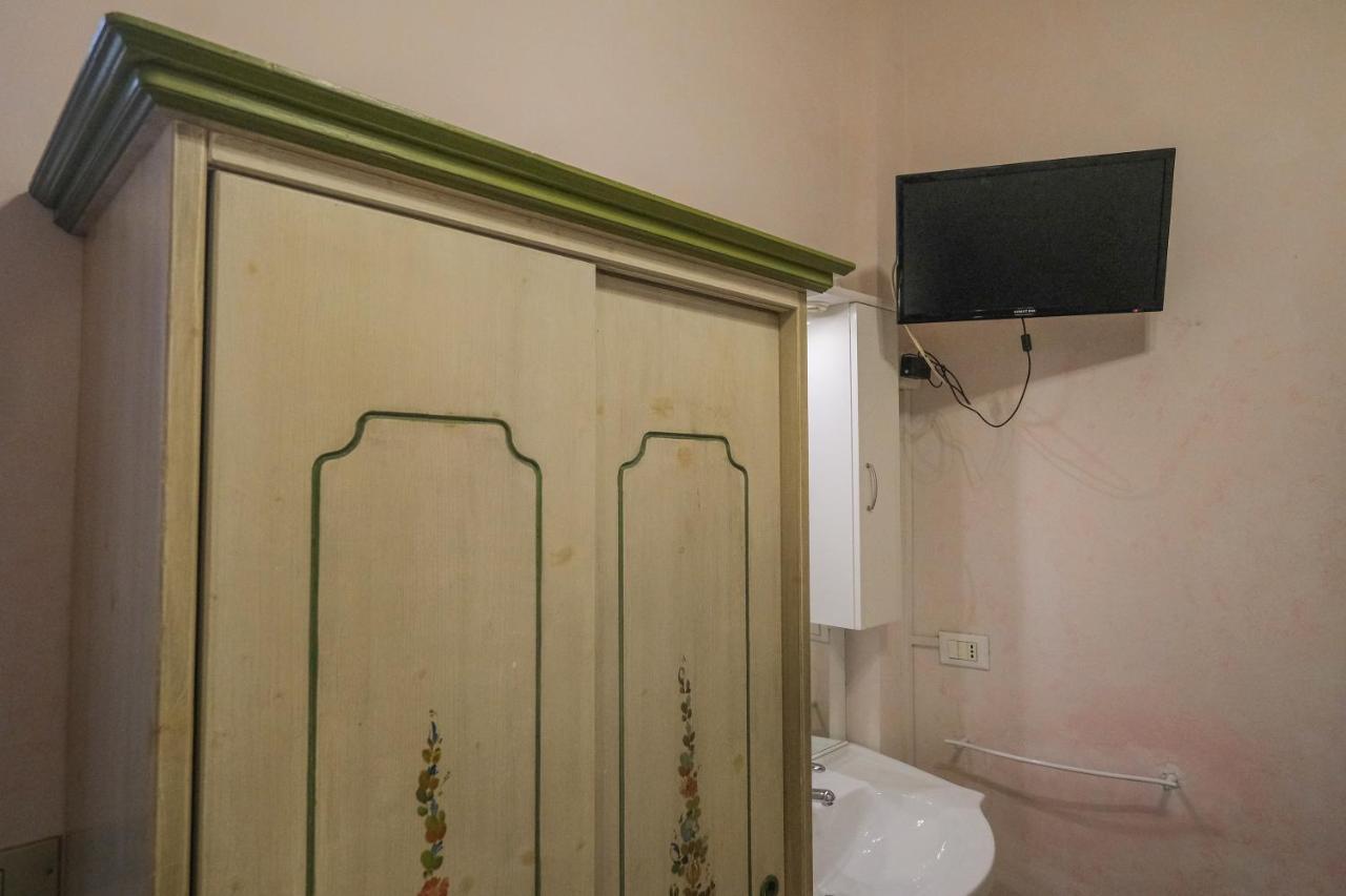 Standard Single Room with Shared Bathroom,1469715740:JPEG