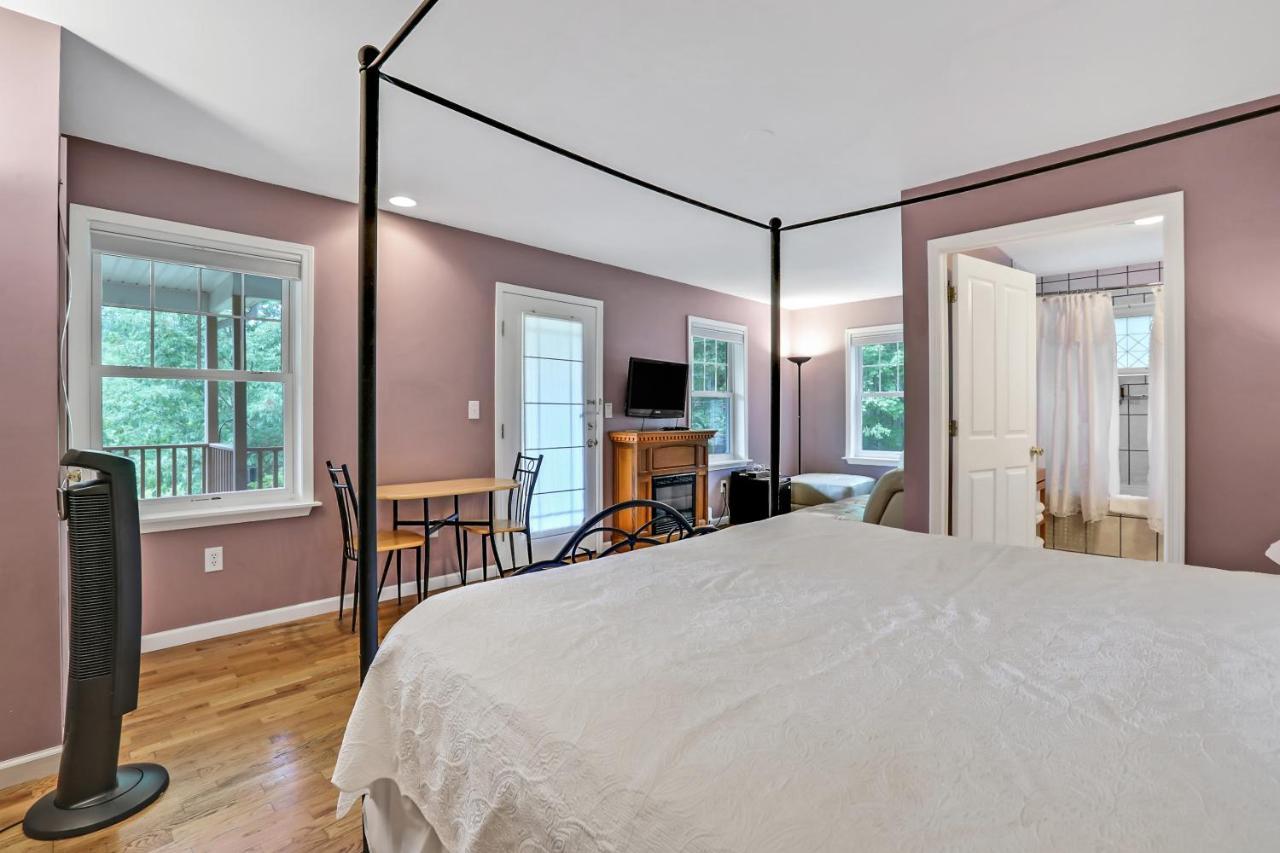 Deluxe King Suite