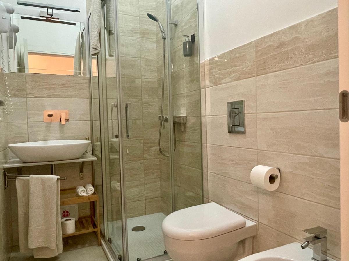 Triple Room Private Bathroom,1536873109:JPEG