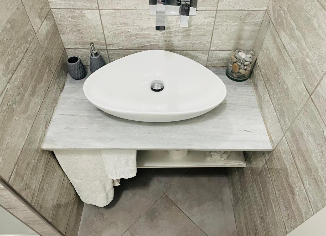 Deluxe Room,1495793167:JPEG
