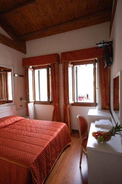 Double Room - Dependence