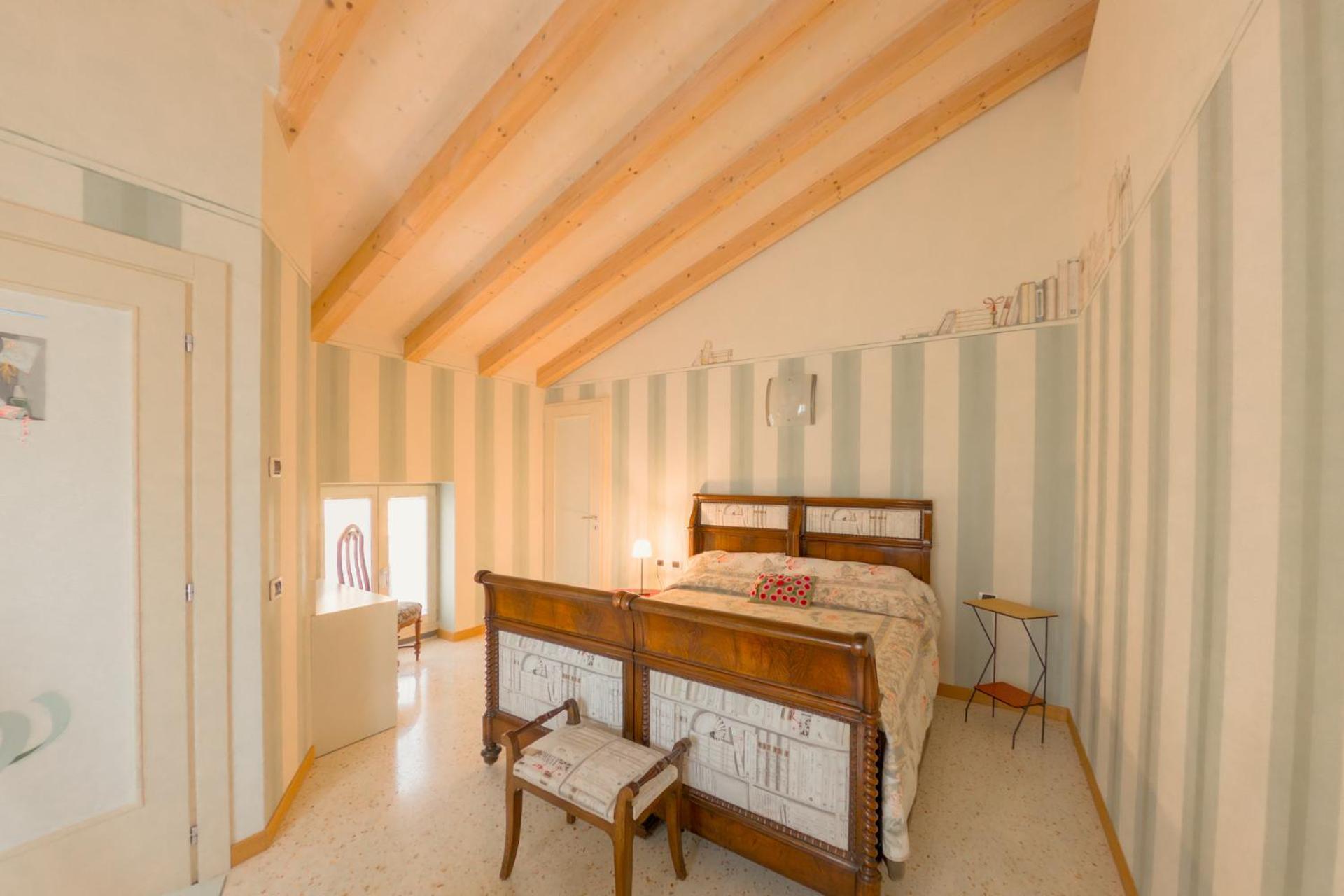 Large Double Room,1499120620:JPEG