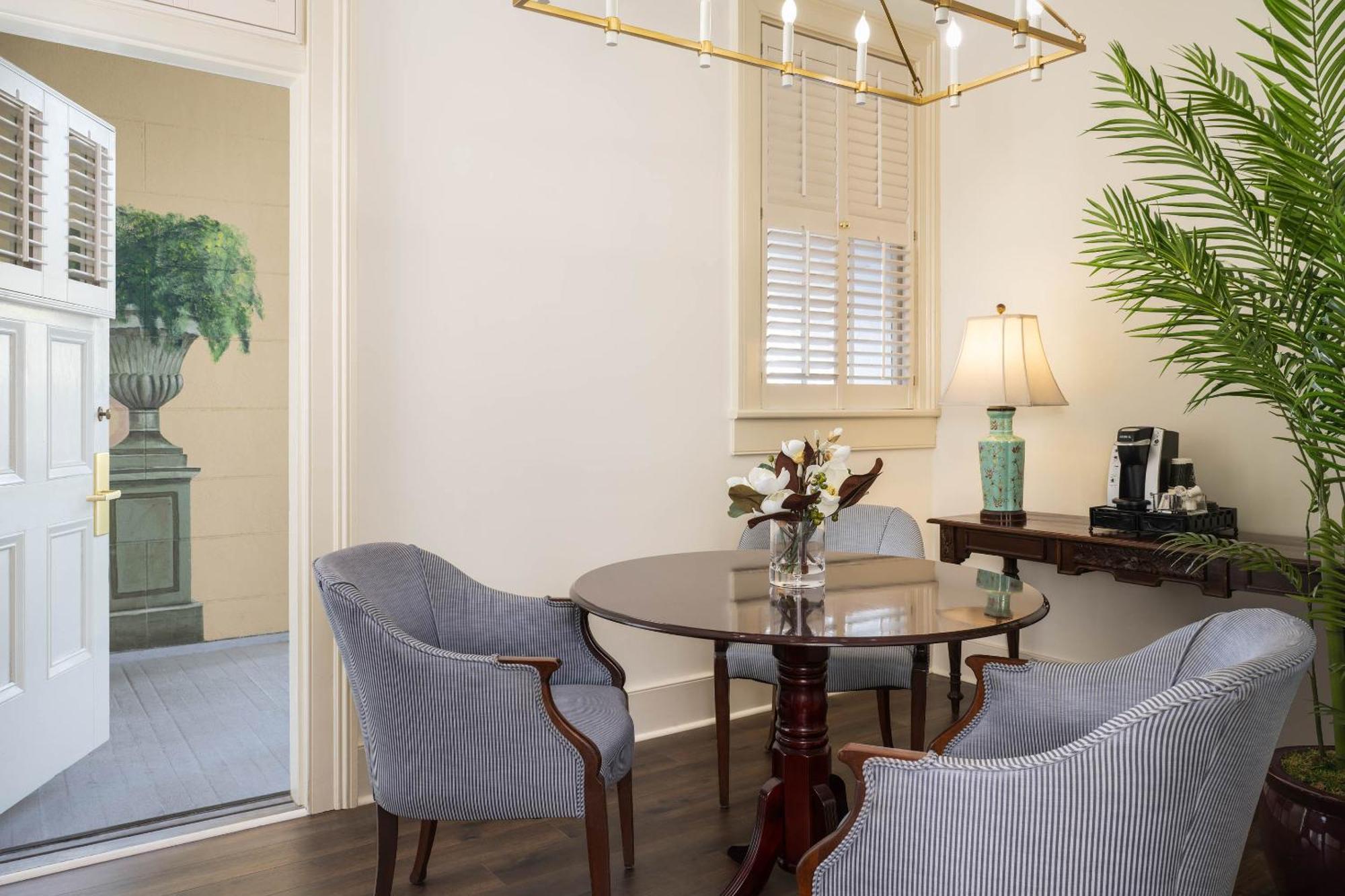 Jasmine House Parlour Suite