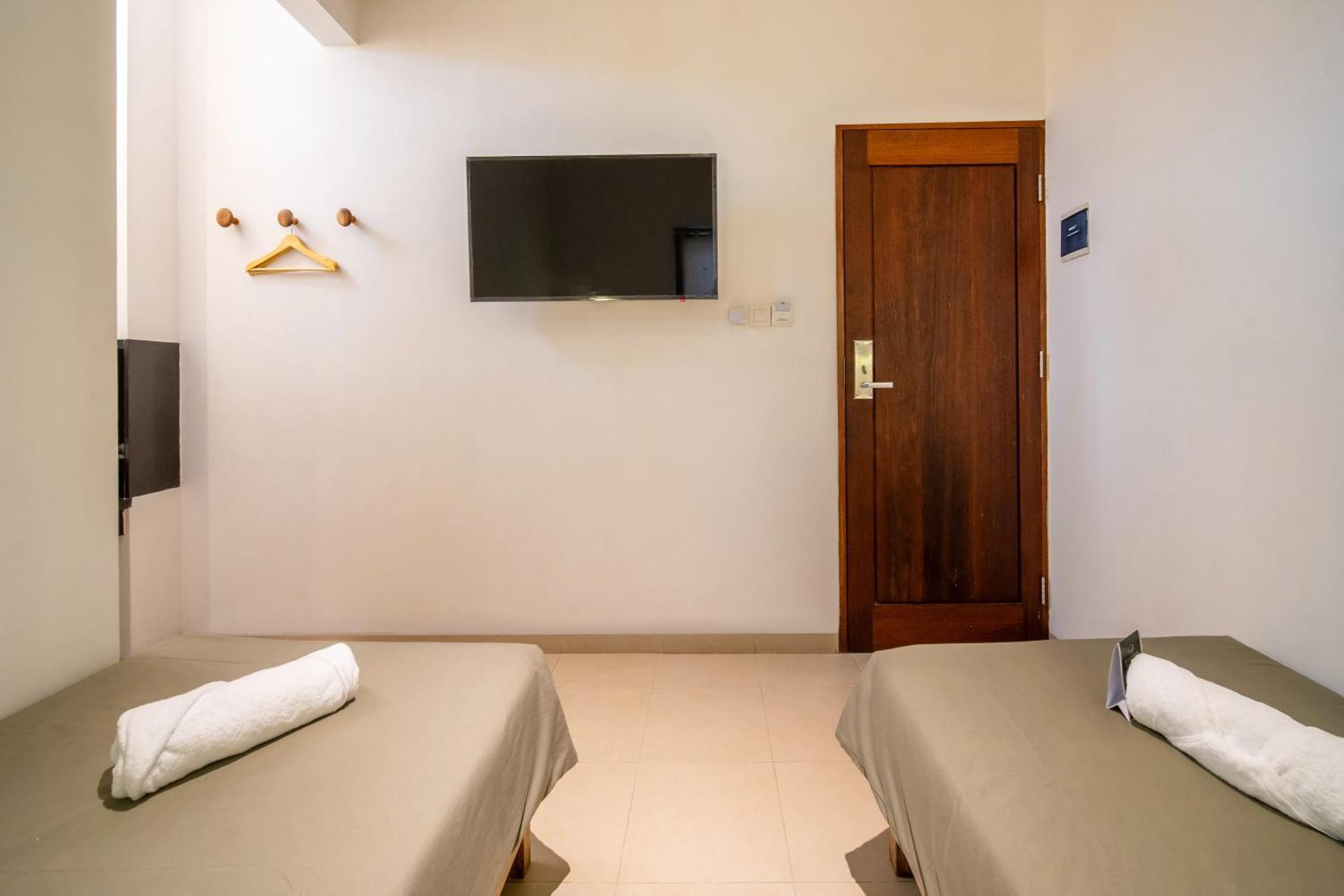 Twin Room Private Bathroom