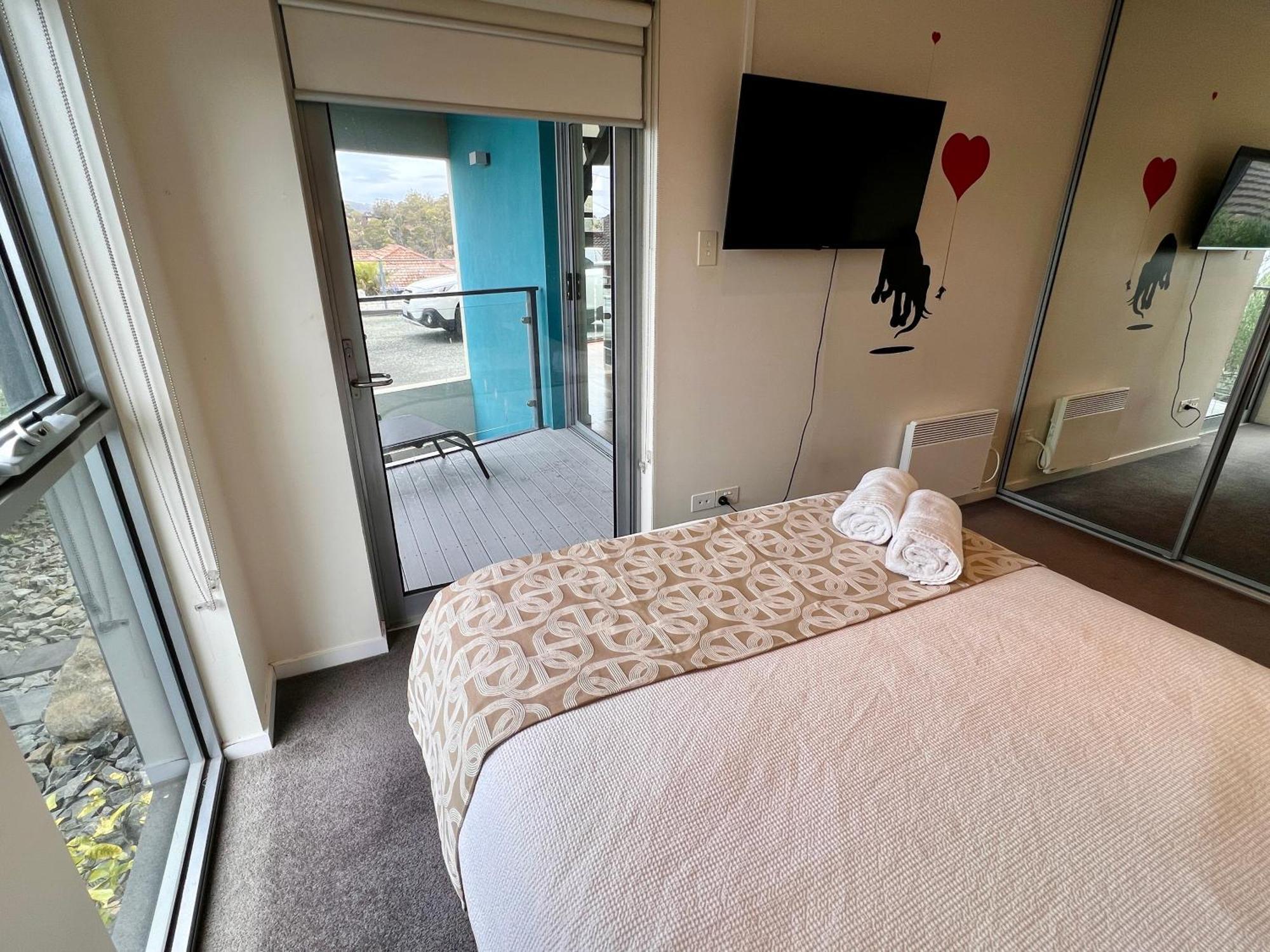 Double Room Mountain View Balcony 3,1520172154:JPEG