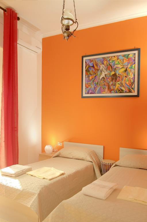 Camera Matrimoniale/Doppia con Letti Singoli con Bagno Privato e Balcone
