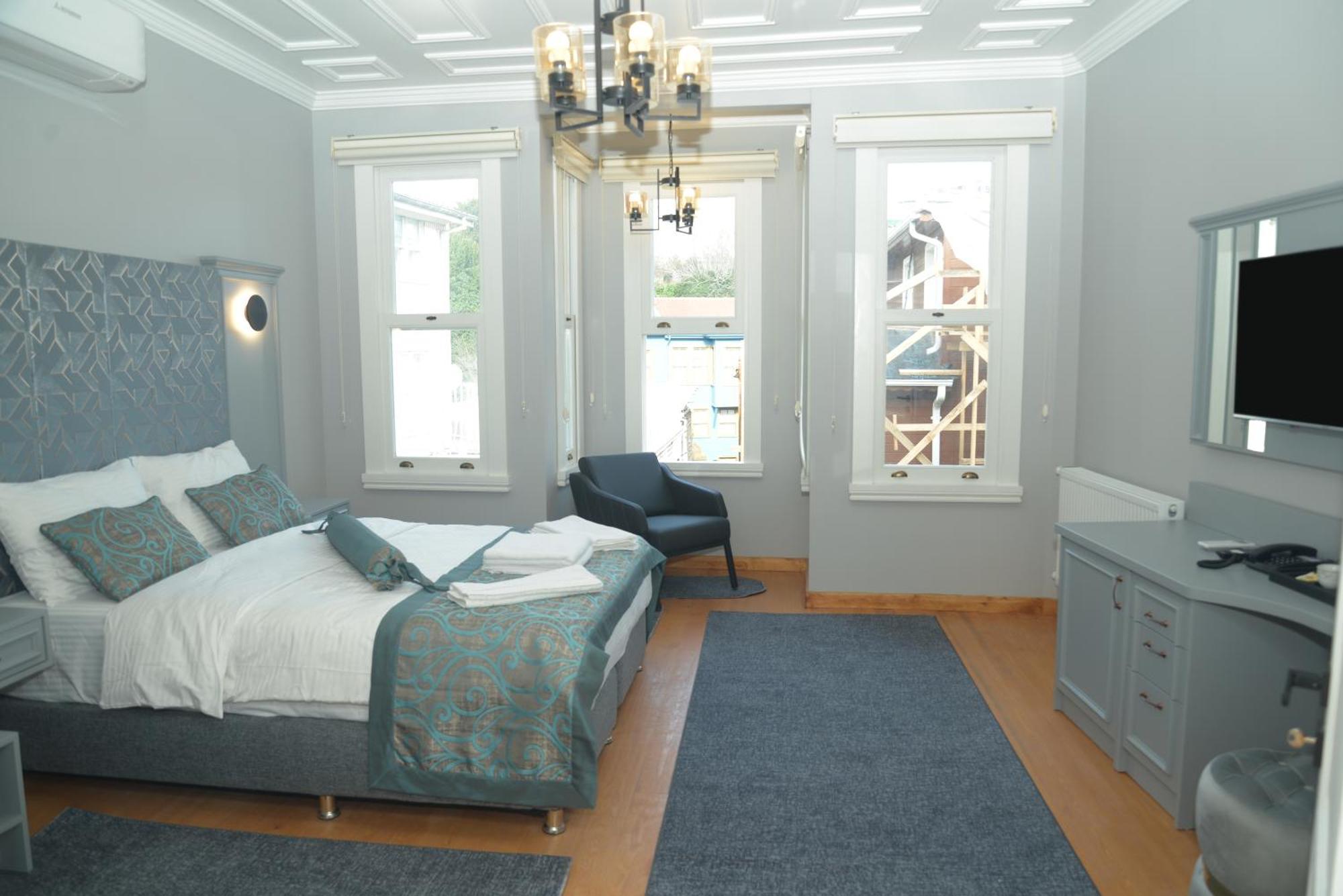 Deluxe King Room