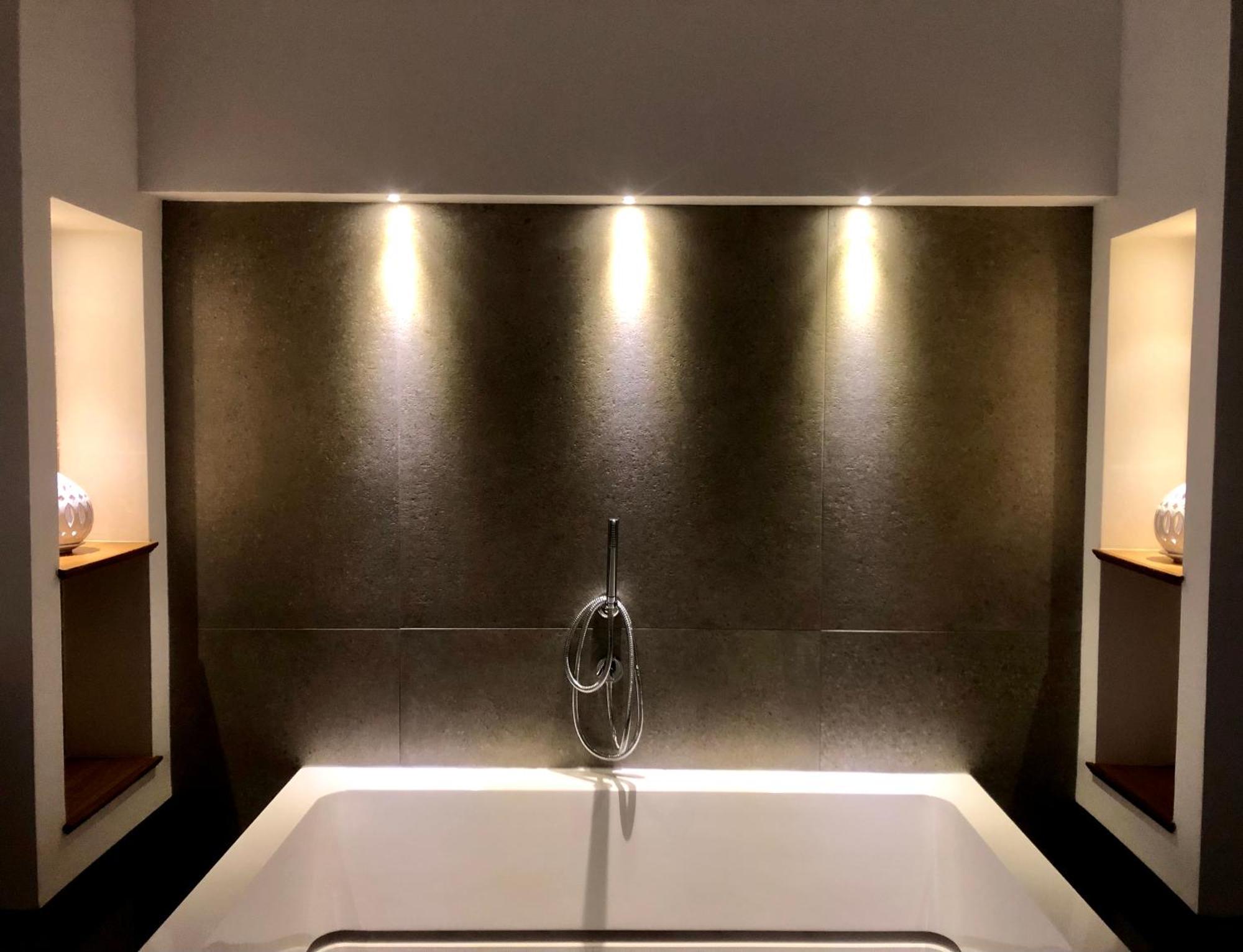 Deluxe Suite Spa Bath