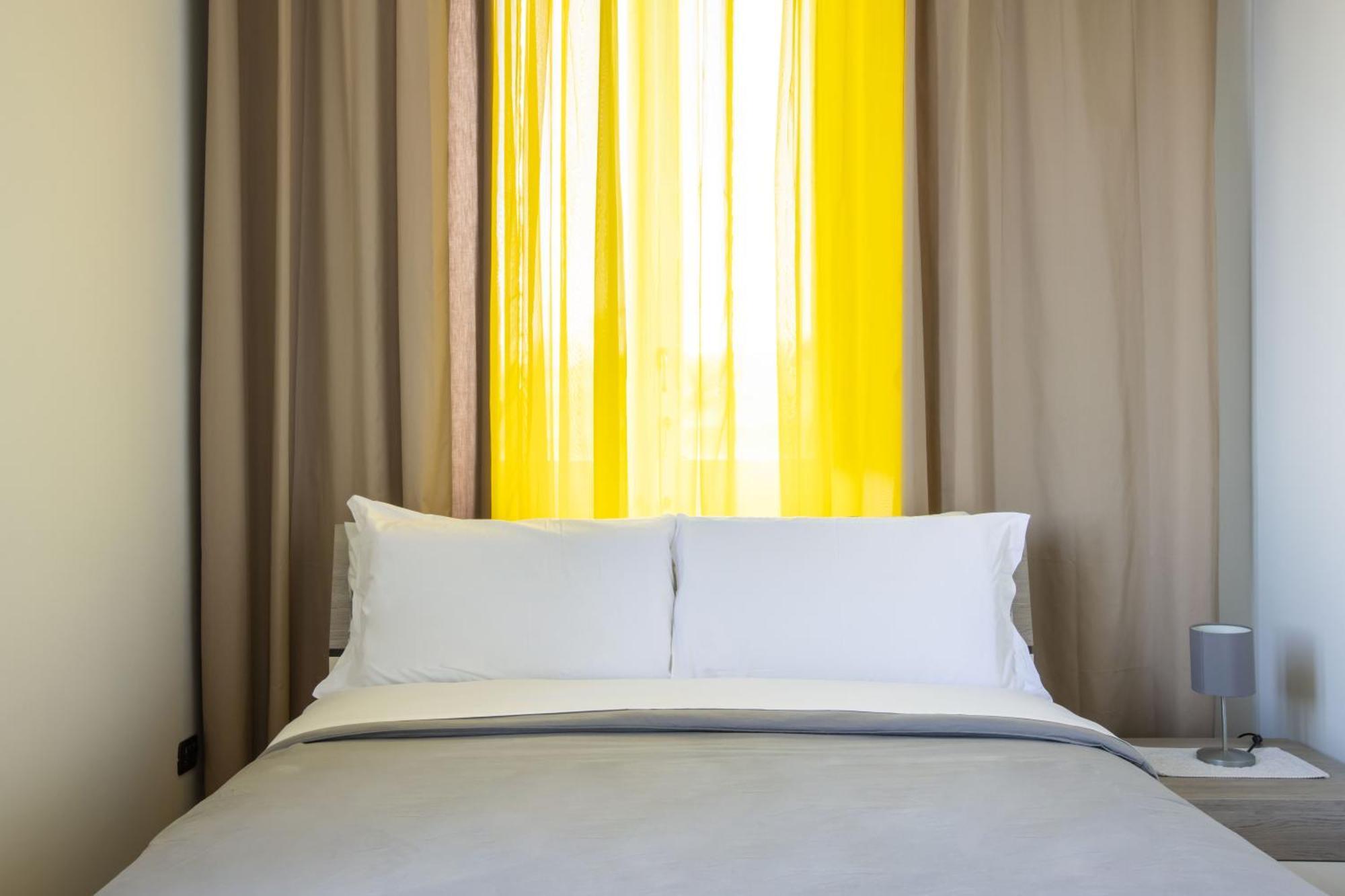 Deluxe Queen Room,1526203924:JPEG