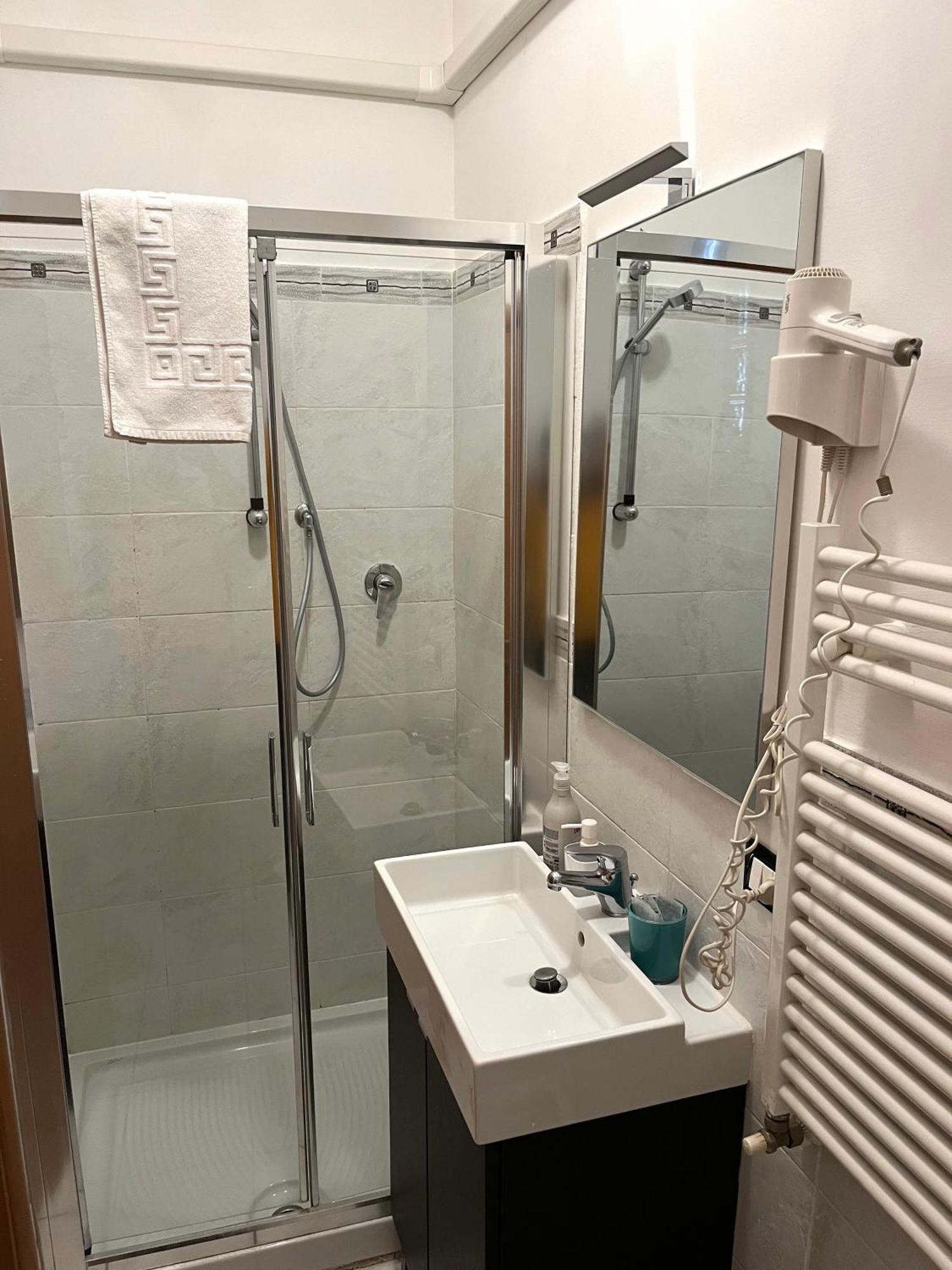 Studio (4 Adults),1526471722:JPEG