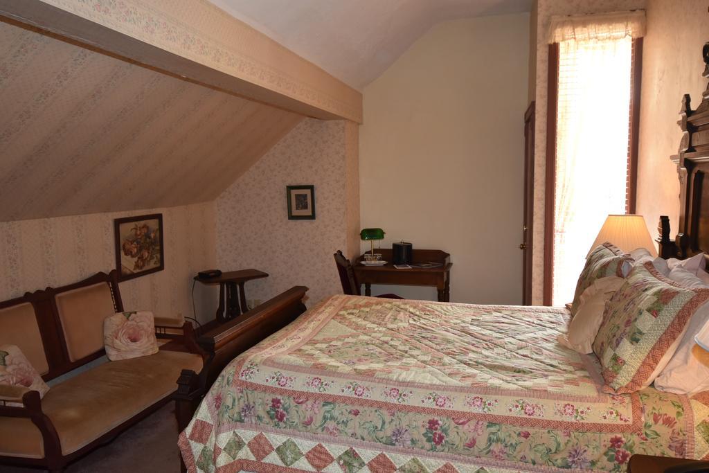 Standard Queen Room