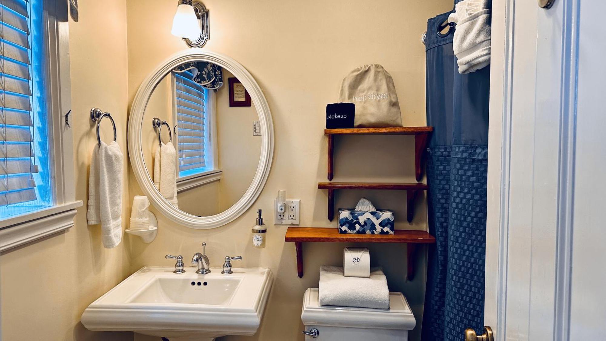 Standard King Room with Kitchenette,1530525925:JPEG