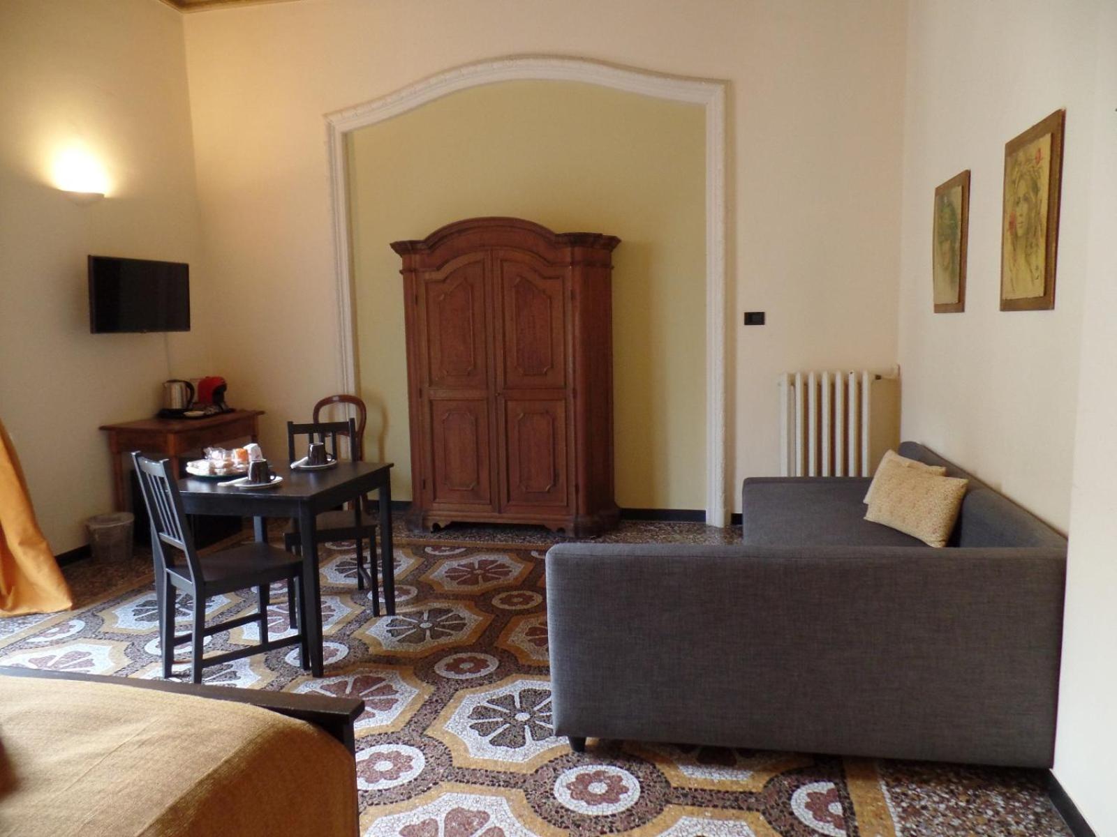 Quadruple Room with Shared Bathroom,1534633498:JPEG