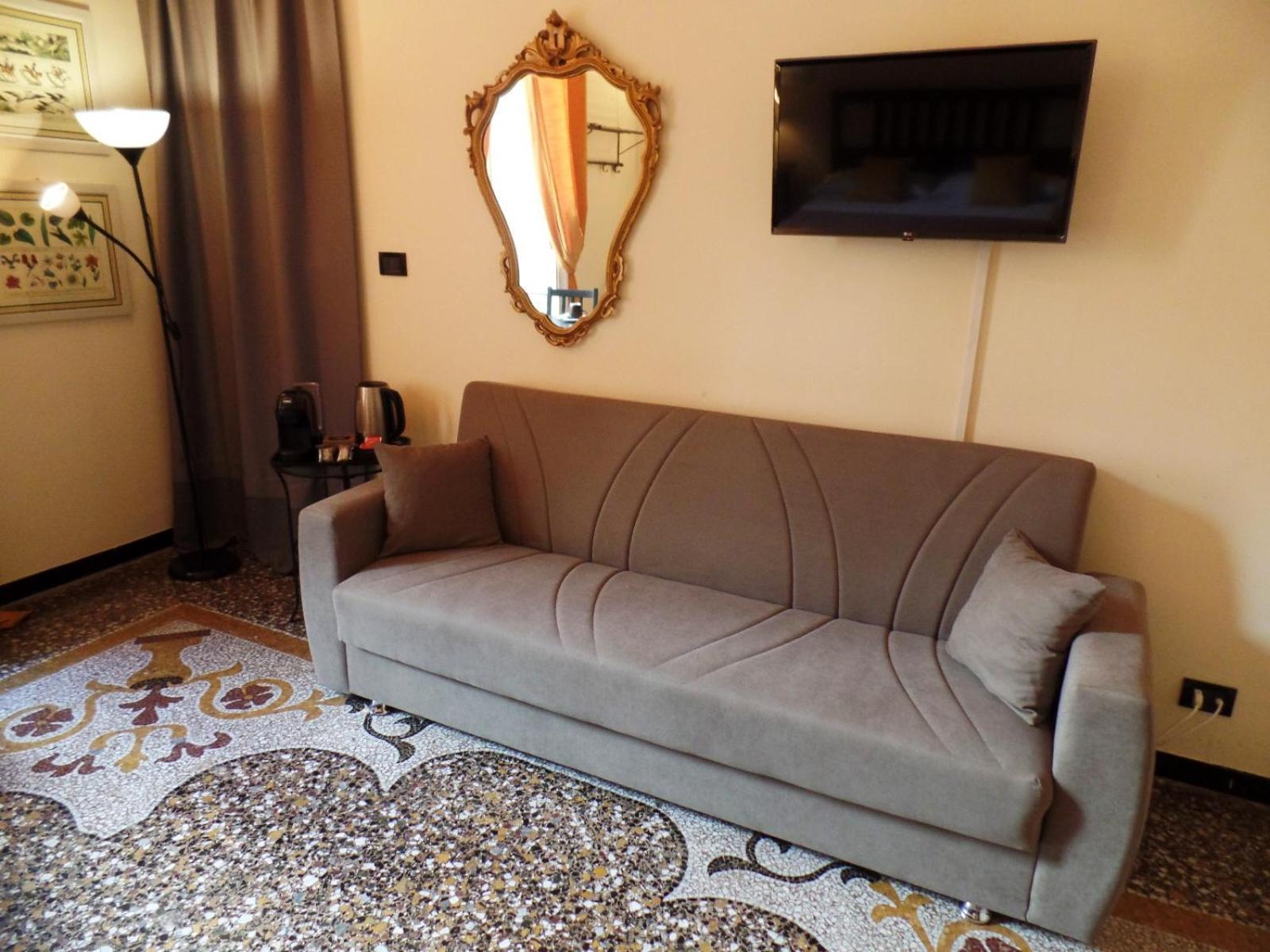 Double Room with Private Bathroom,1534634671:JPEG