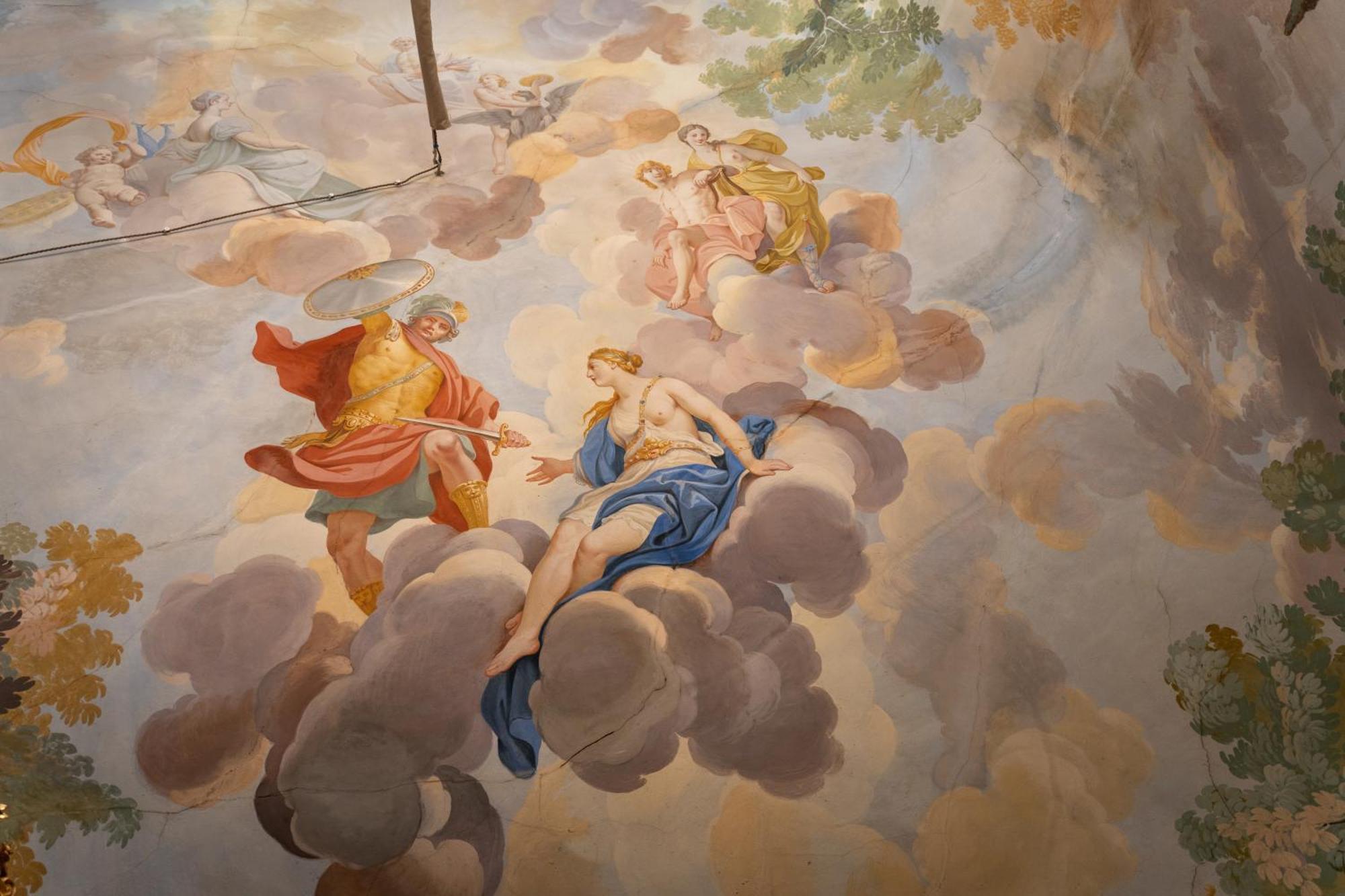 King Suite with Whirlpool,1536398422:JPEG