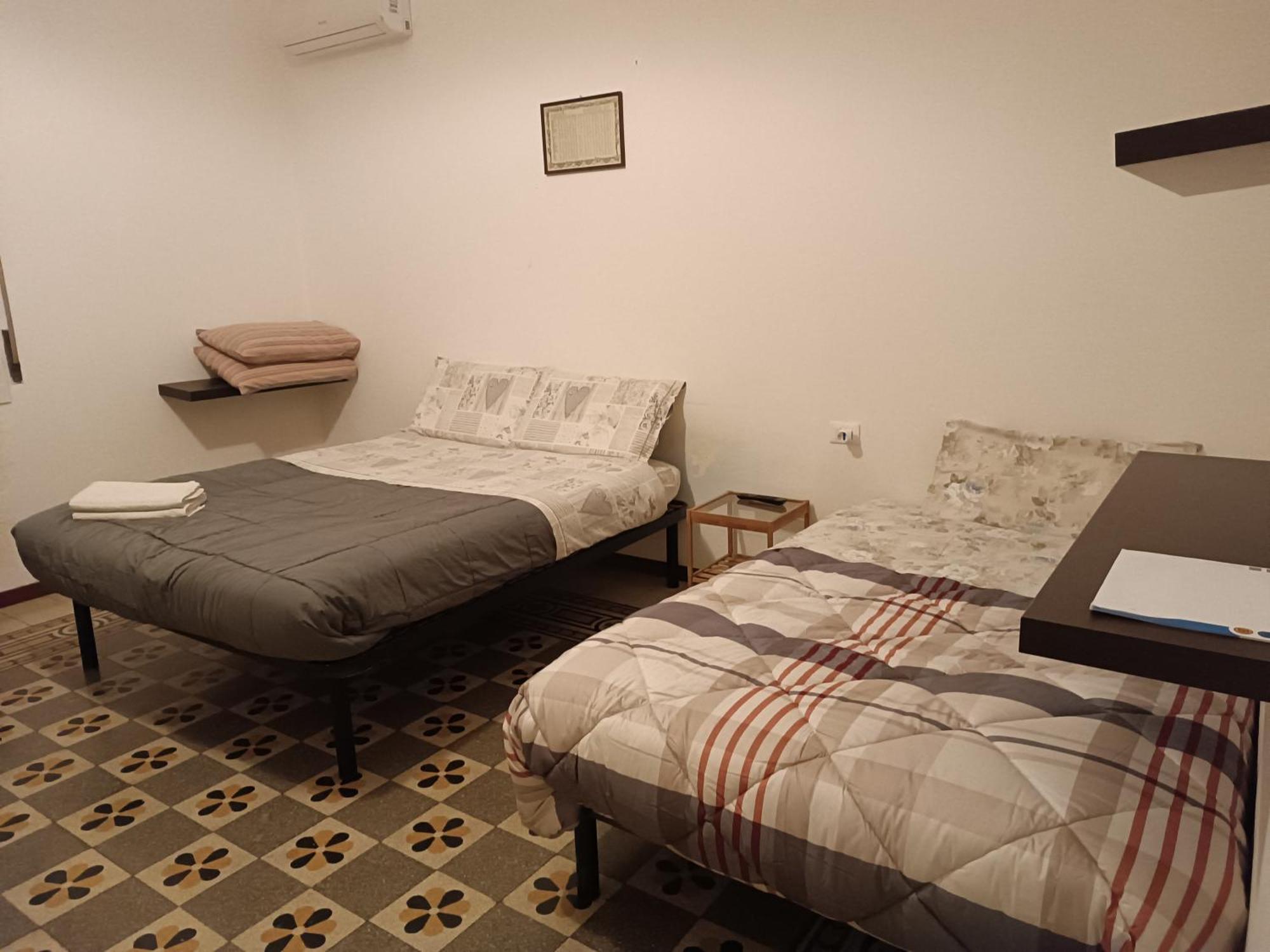 Habitación Triple Básica con baño compartido