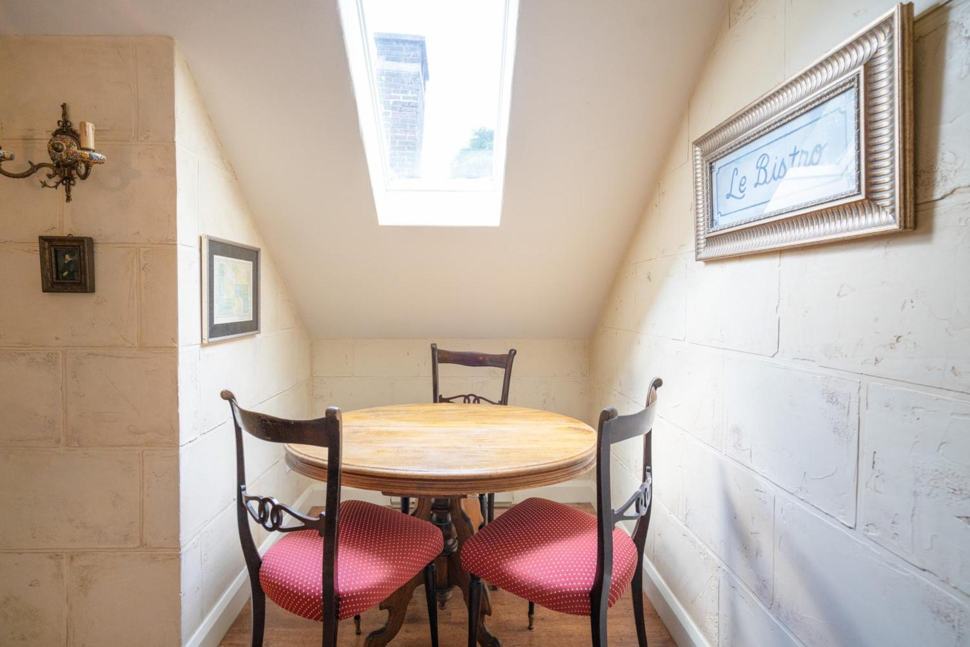 One-Bedroom Suite,1537421530:JPEG