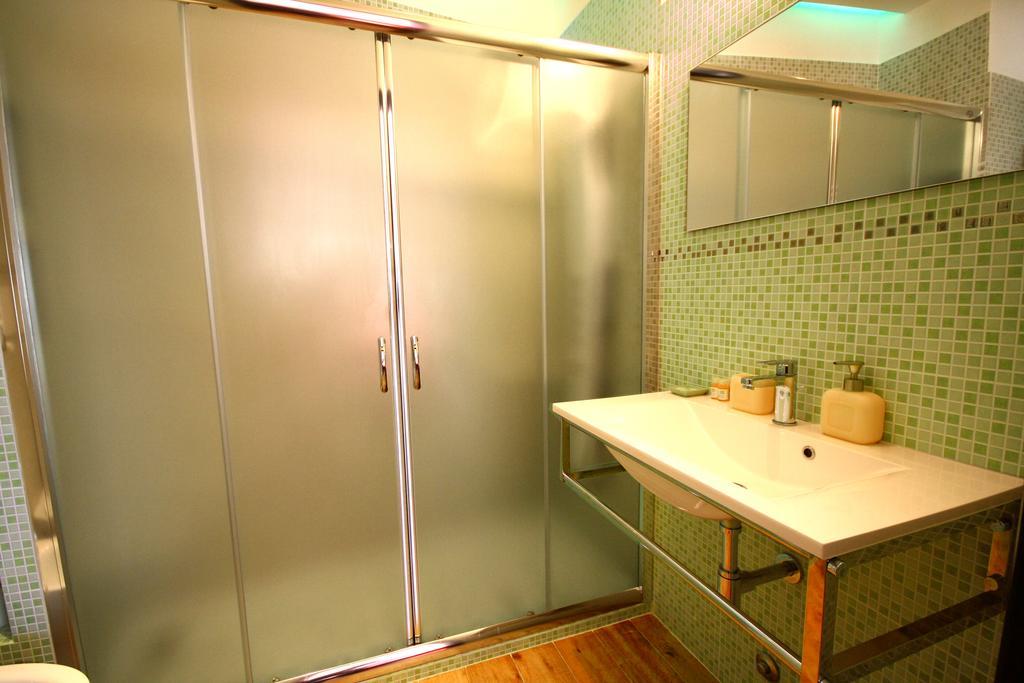 Family Room,162715599:JPEG