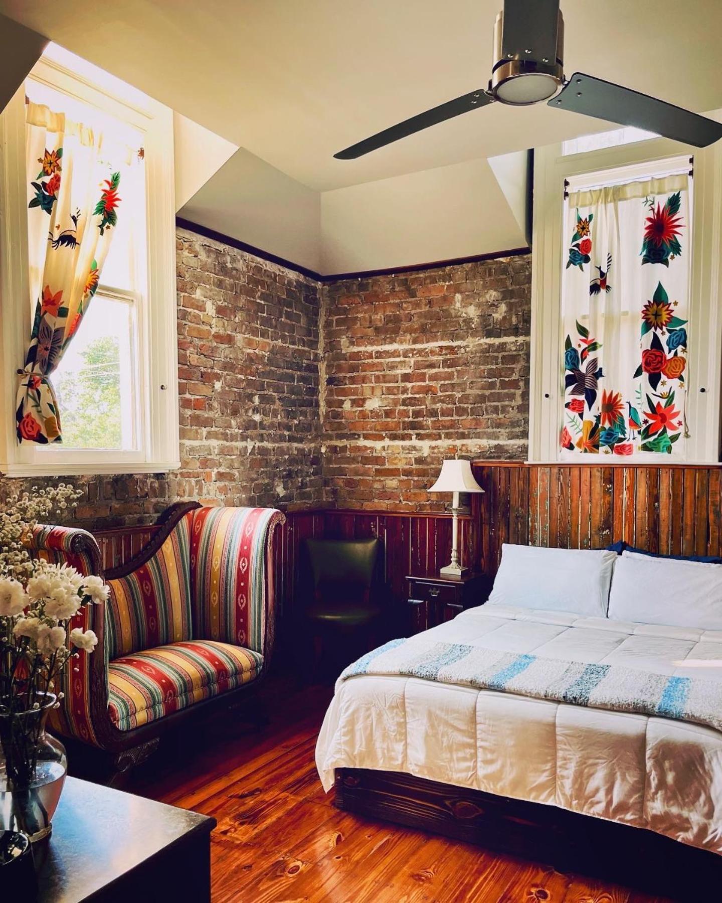 Deluxe Queen Suite