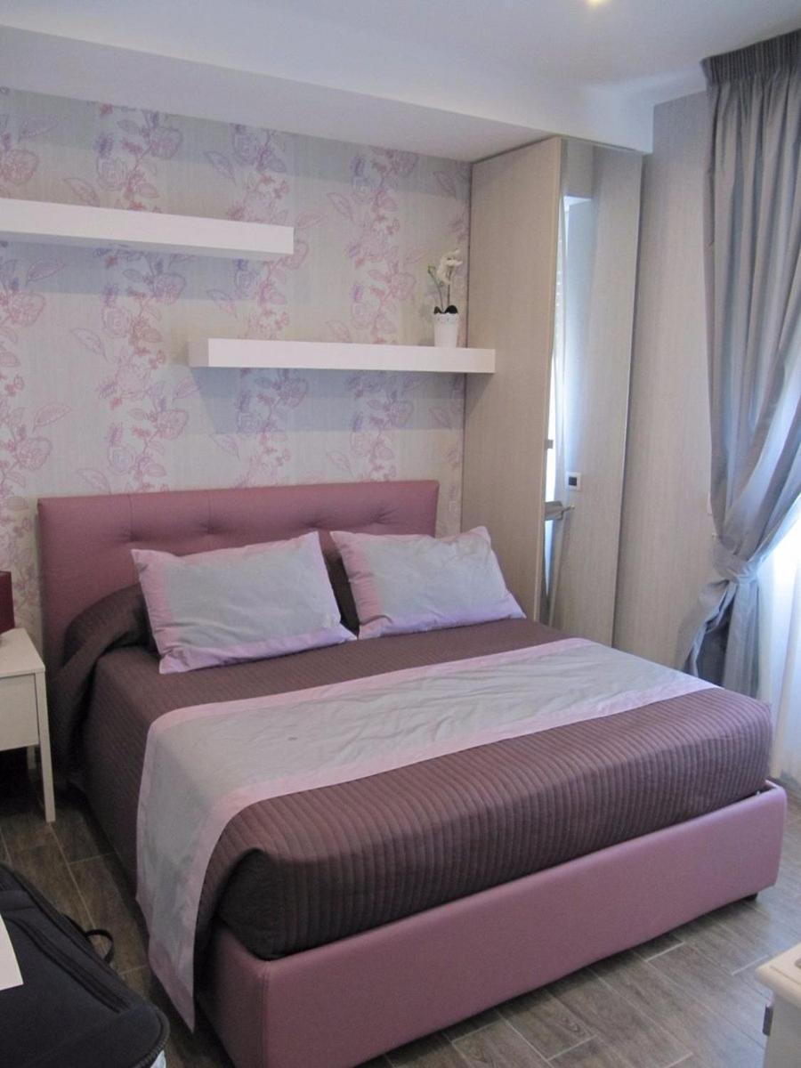 Deluxe King Room,207630892:JPEG