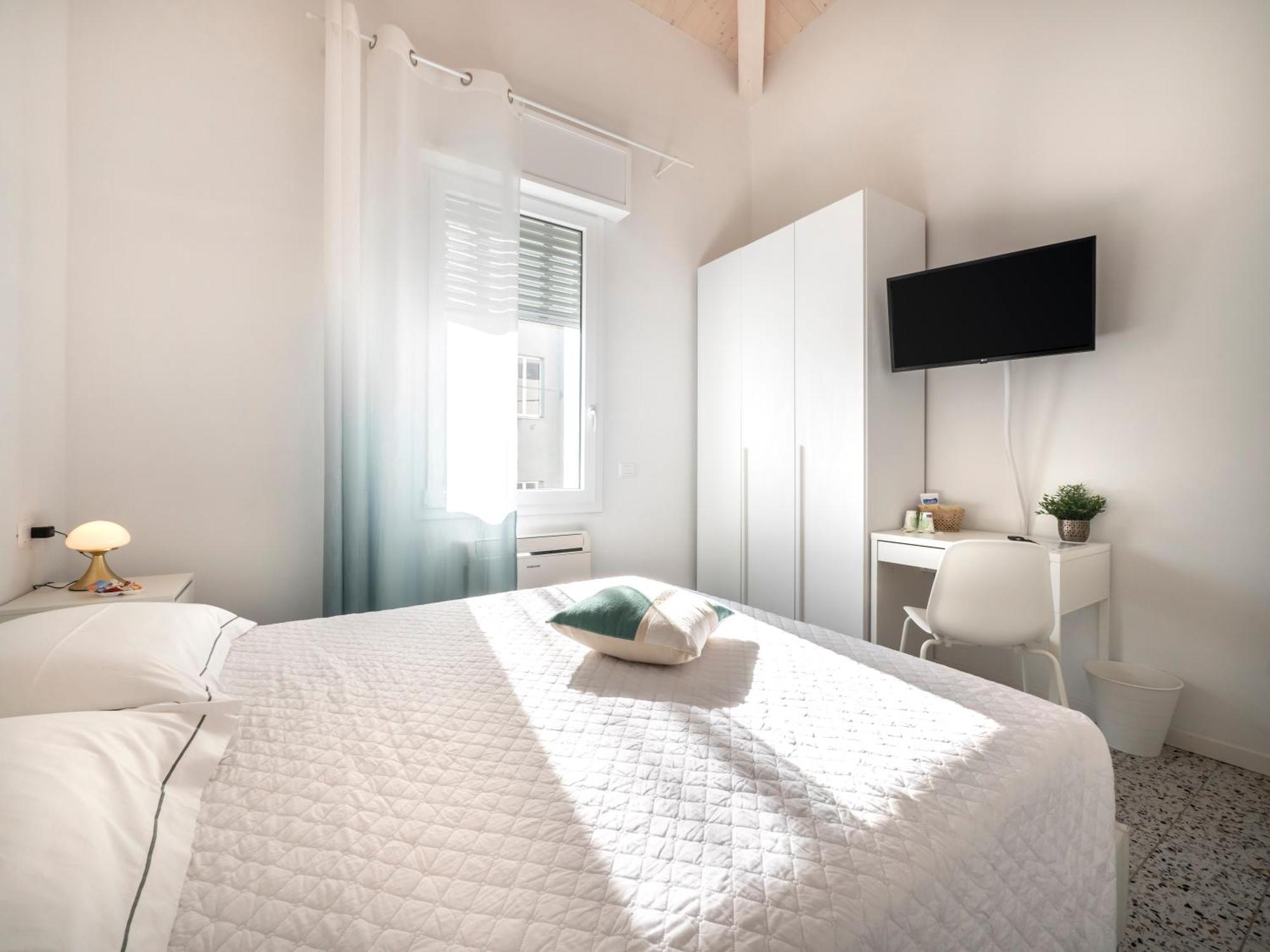 Double Room Private External Bathroom