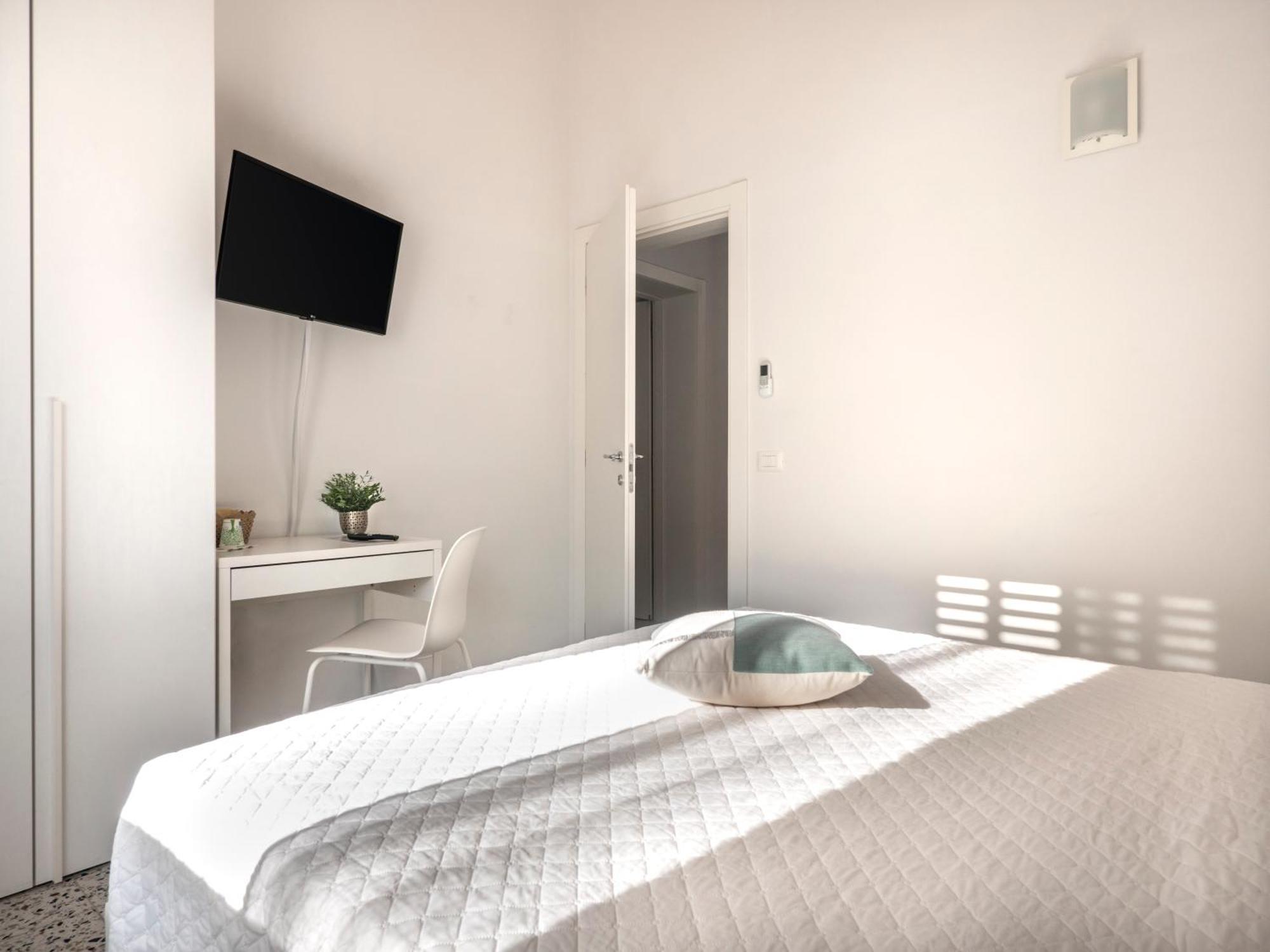Double Room Private External Bathroom