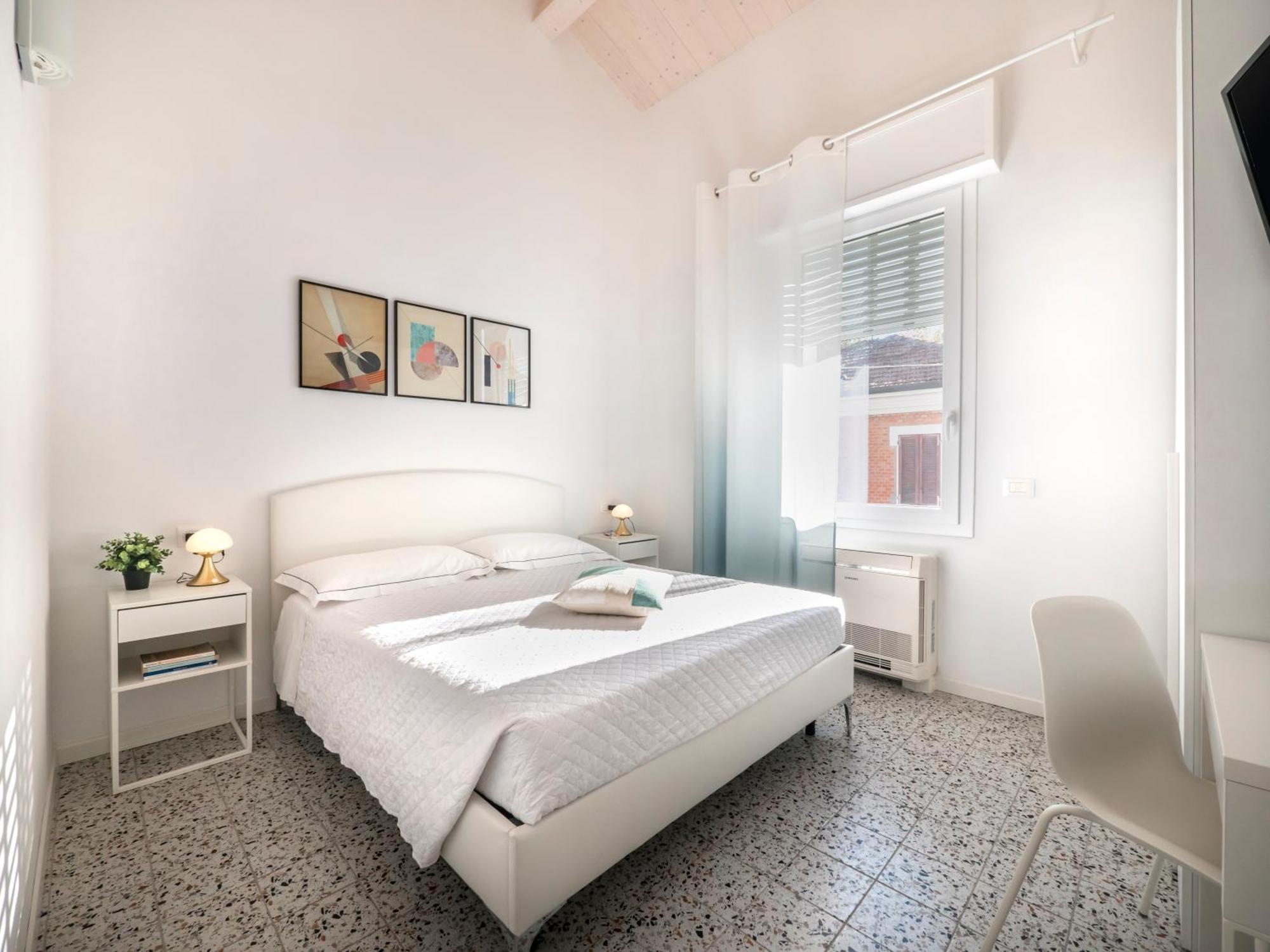 Double Room Private External Bathroom