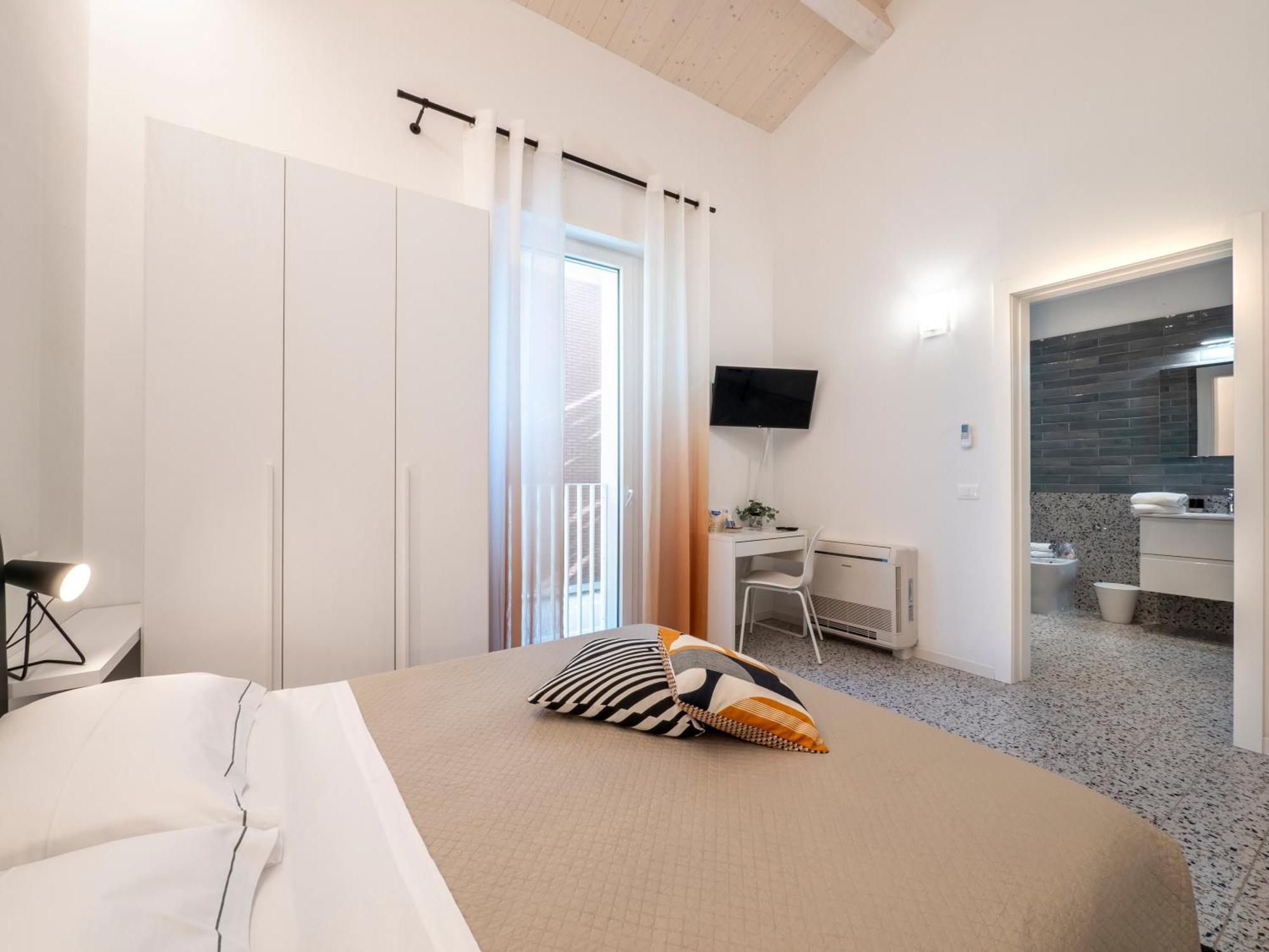 Double Room Private Bathroom