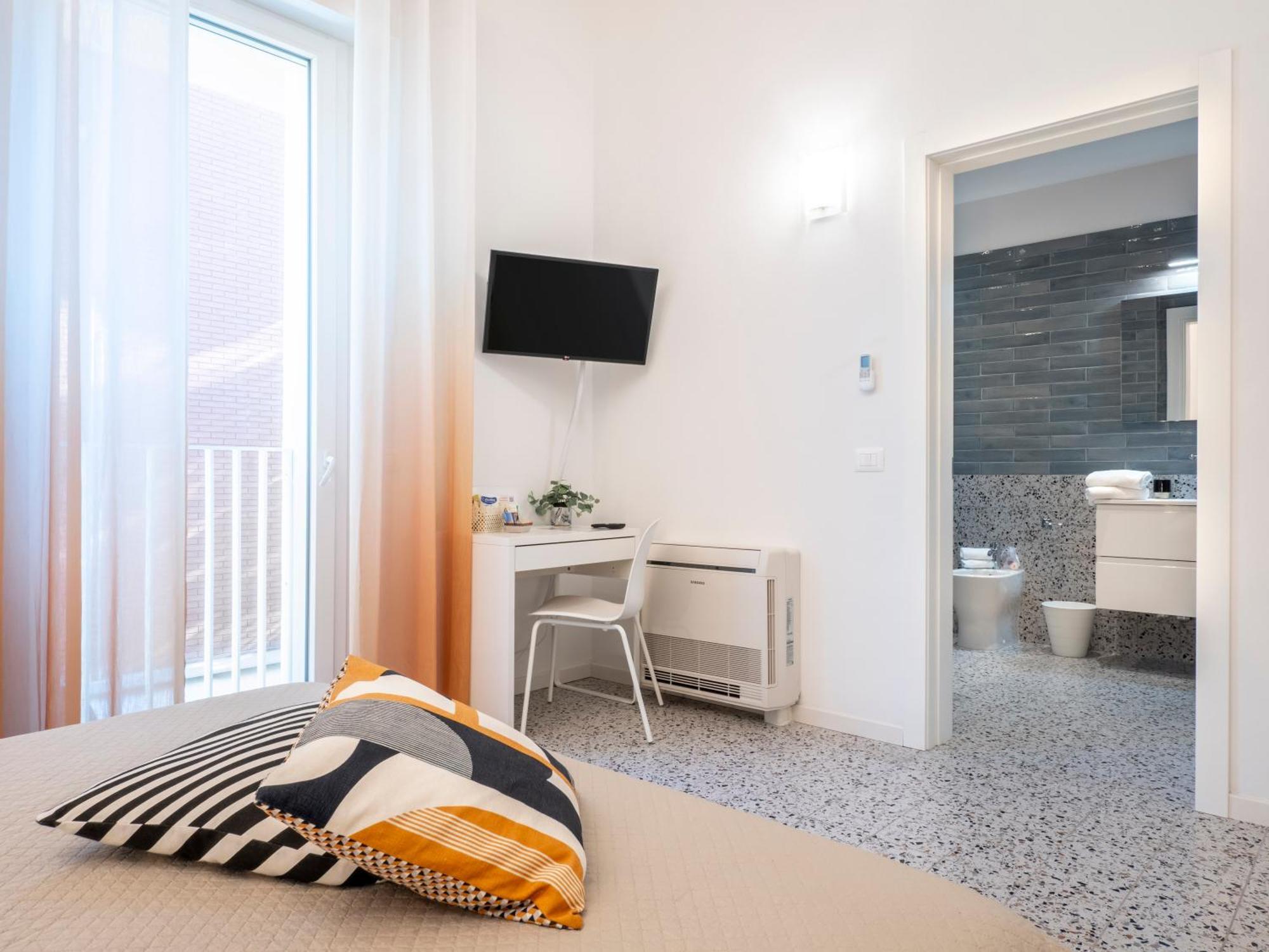 Double Room Private Bathroom