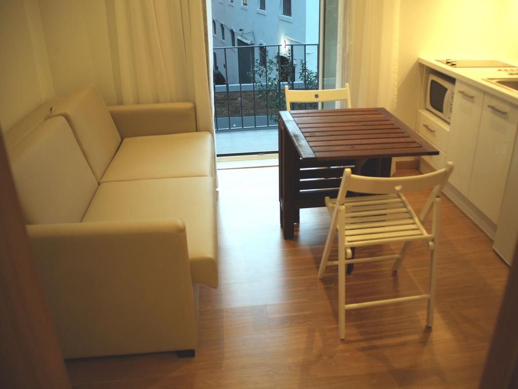 One-Bedroom Apartment with Balcony,154580390:JPEG