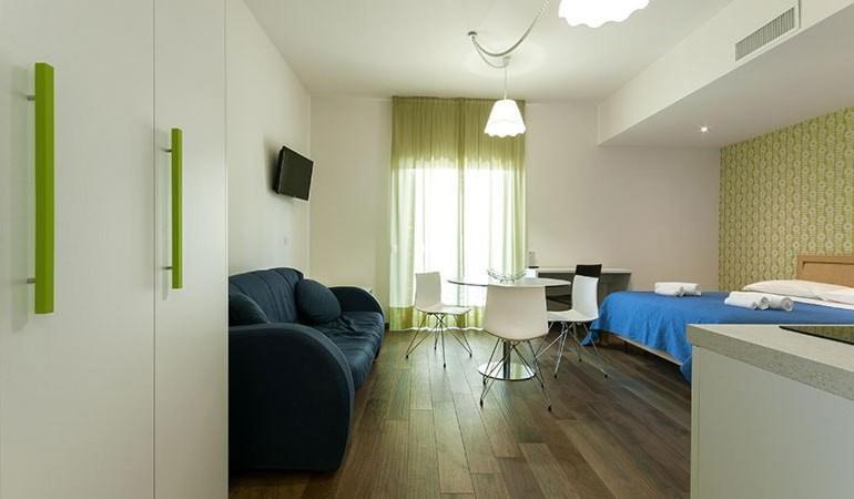 Deluxe Studio