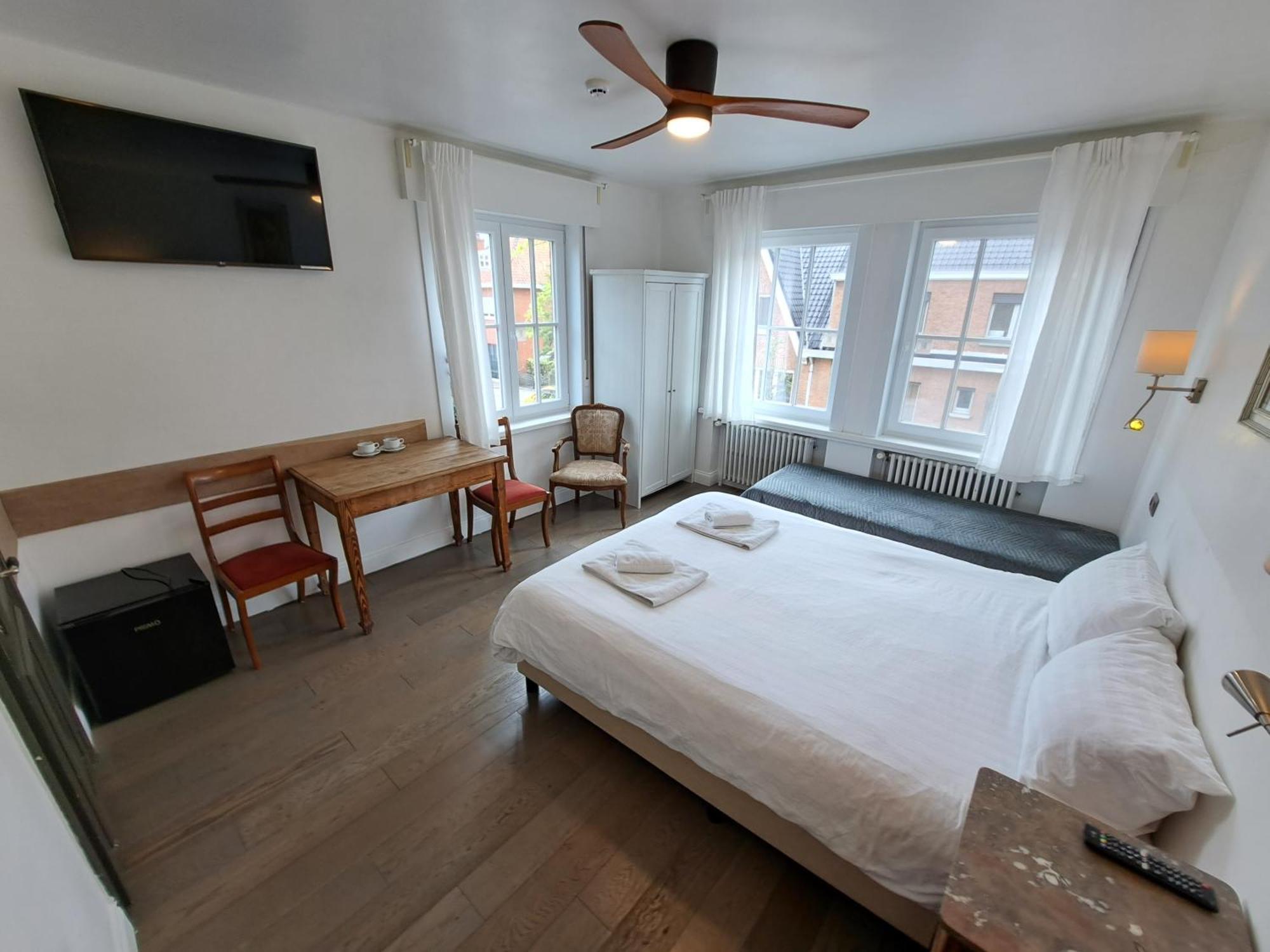 Deluxe Queen Room,1549143466:JPEG