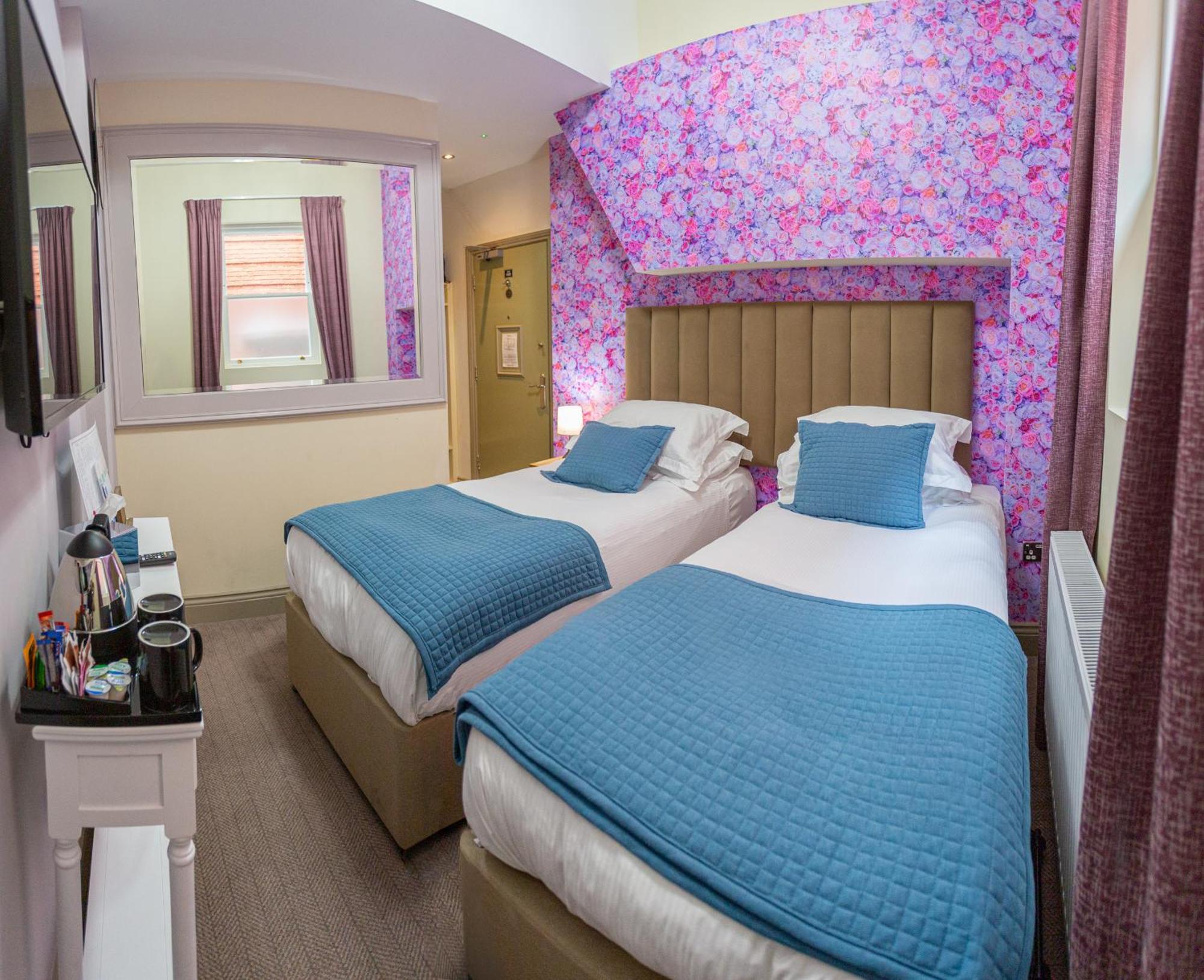 Twin Room with Private Bathroom