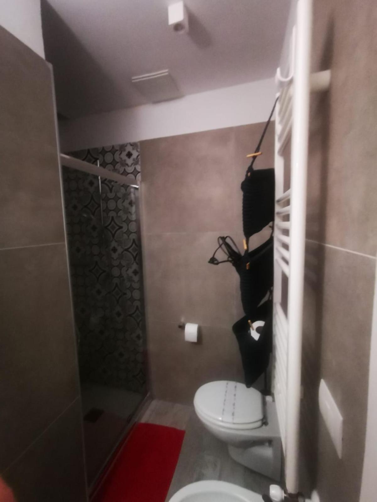 Single Room Bathroom