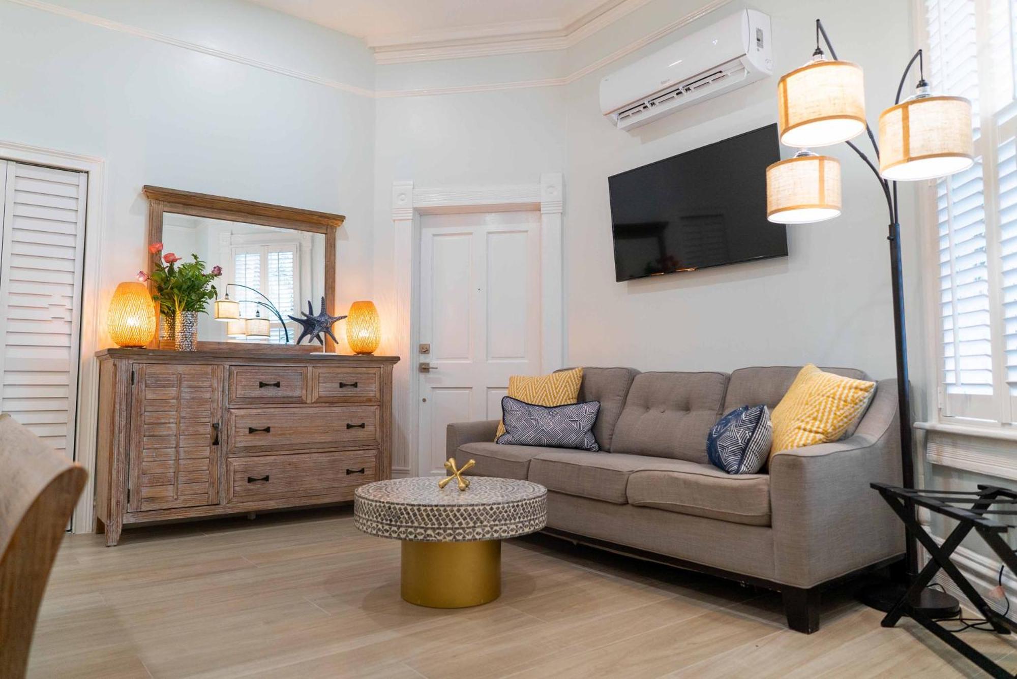 Deluxe King Room,1552188067:JPEG