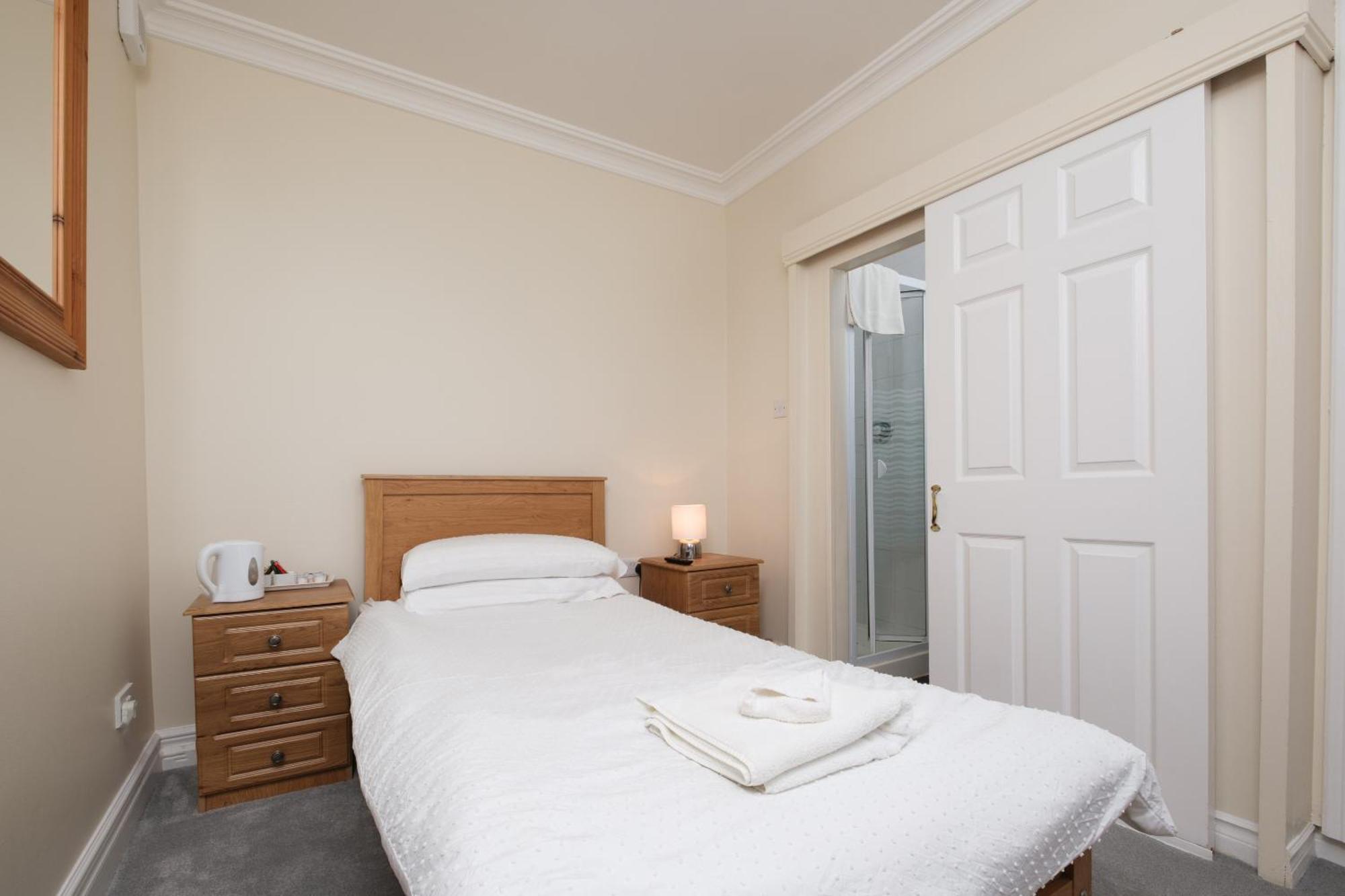Einzelzimmer mit Dusche
