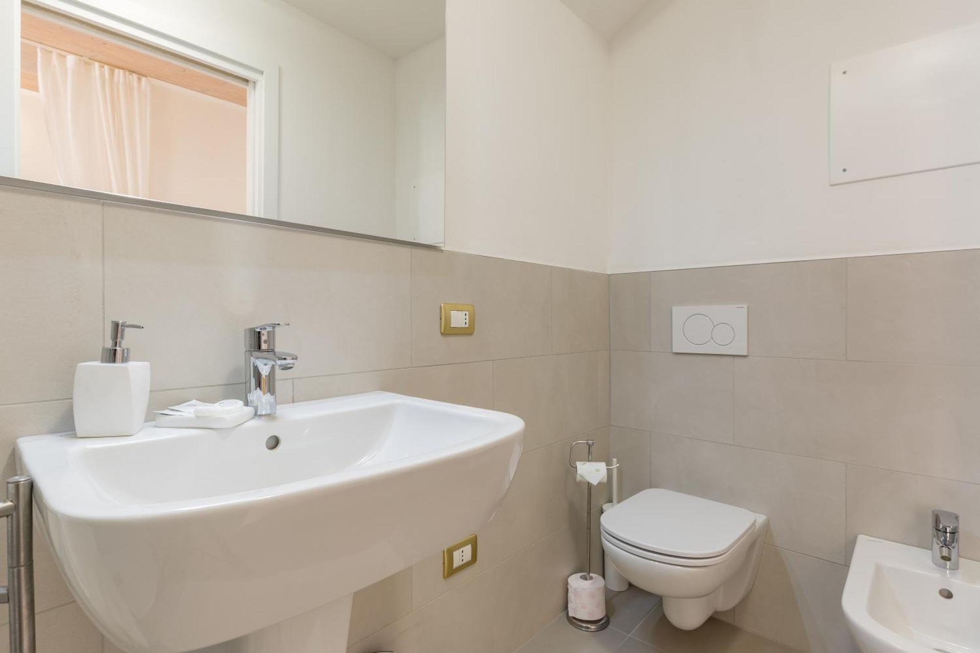 Triple Room,1553981524:JPEG