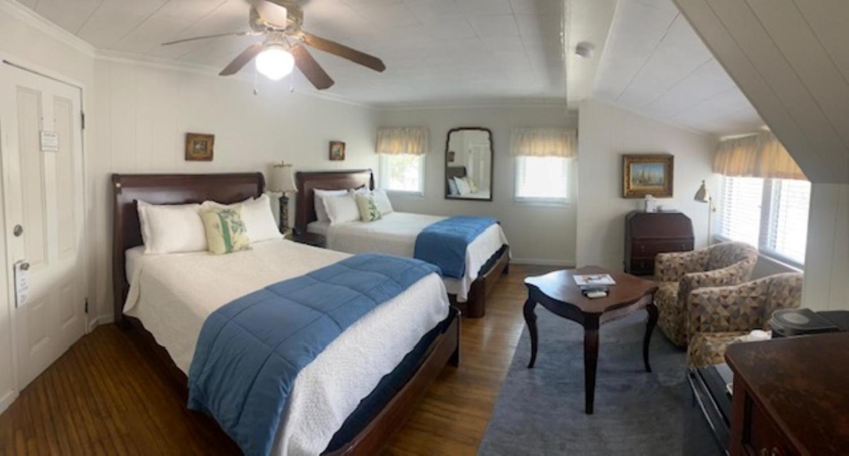 Large Double Room with Private Hall Bathoom