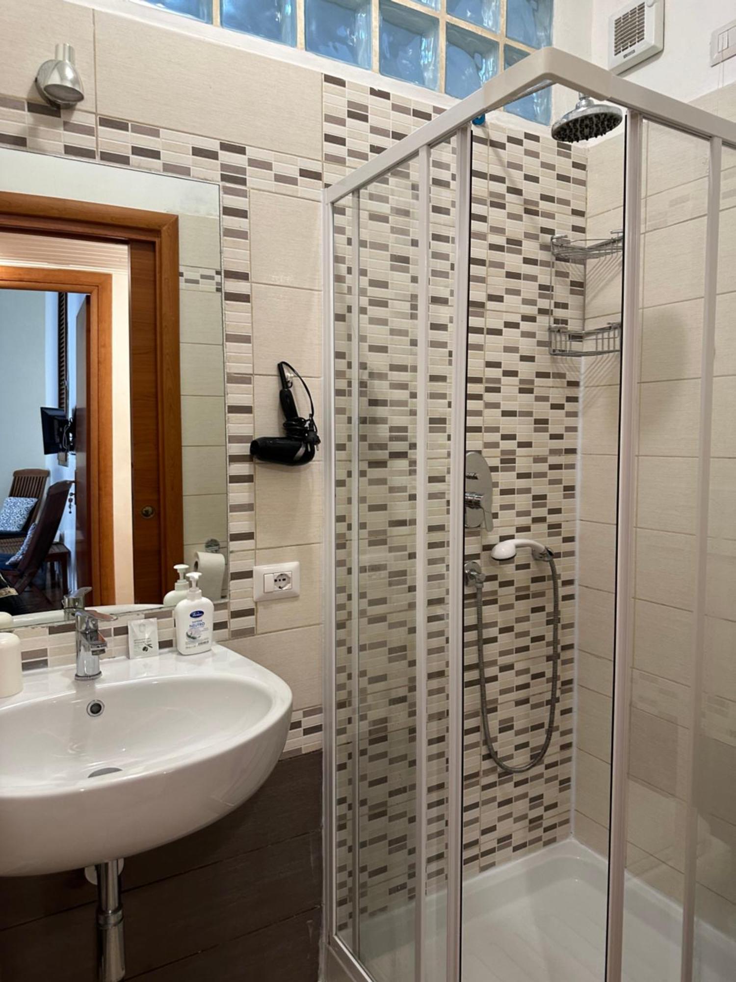Double or Twin Room Private External Bathroom