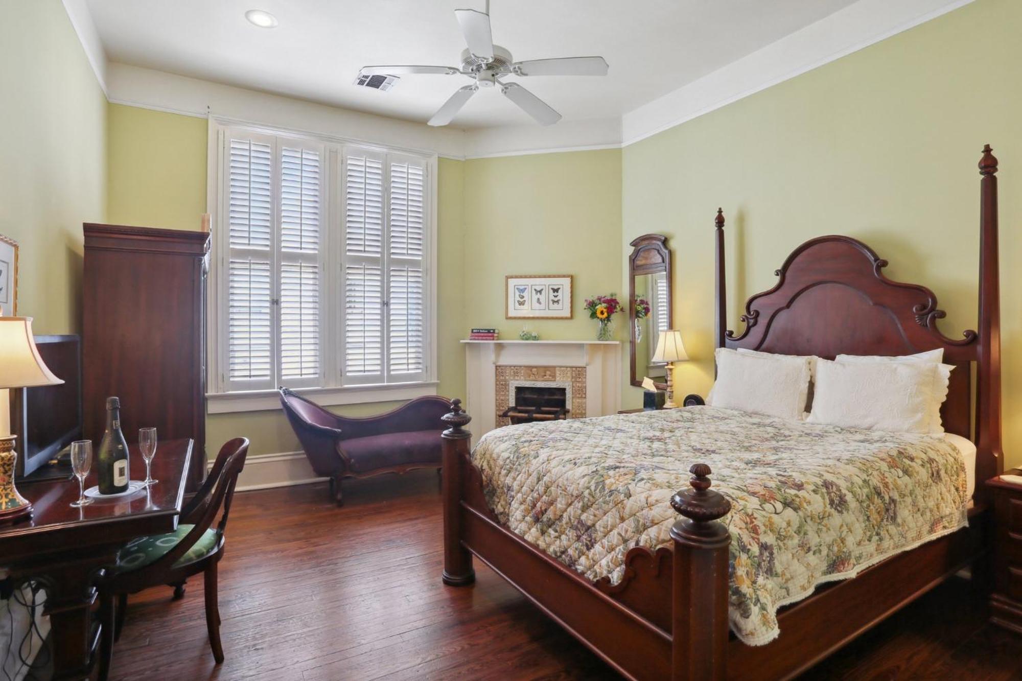 Deluxe Queen Room,1584421877:JPEG